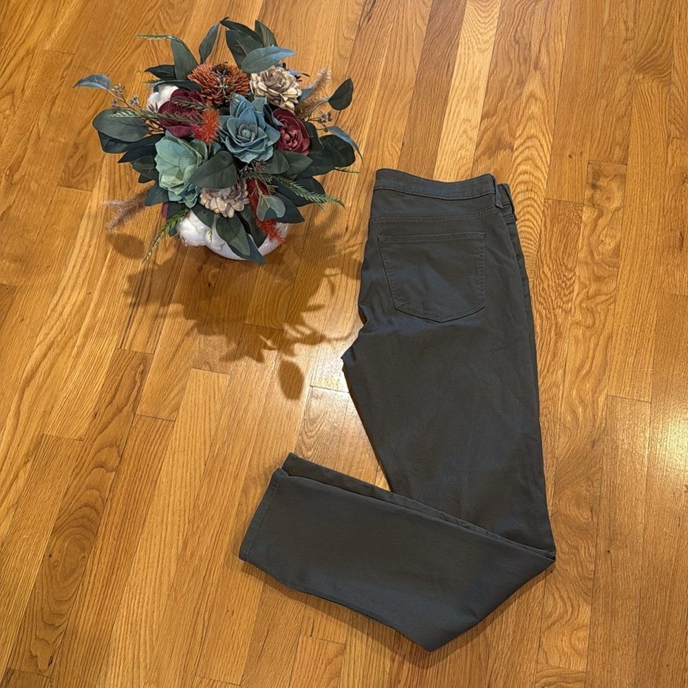 H&M Skinny Stylish Dark Green Ankle Length Pants - 31 - Great Condition